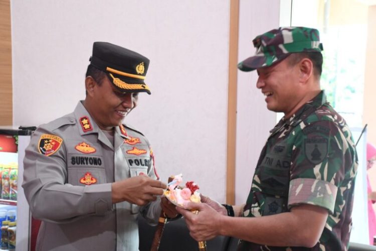 Korem 081 DSJ, Kodim 0801 Madiun dan Lanud Iswahjudi yang secara mendadak berikan Surprise kepada Polres Madiun dalam rangka HUT Bhayangkara ke 76