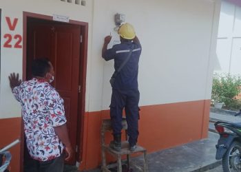 Oknum Management PT Musim Mas Estate 3 Saat Memutus Paksa Penerangan di salah satu Rumah Karyawannya