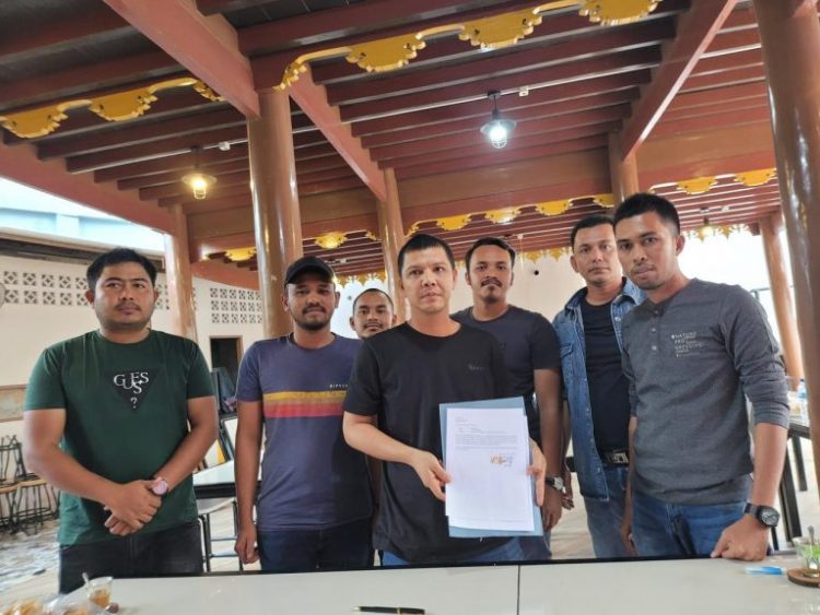 Ketua Kadin Nagan Raya Fadlyandri mengundurkan diri dengan pernyataan di atas secarik kertas