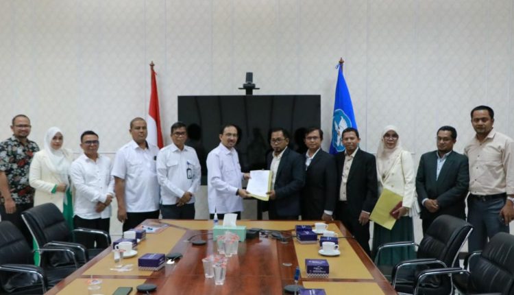 Kemendikbud Ristek Dikti melalui Lembaga Layanan Pendidikan Tinggi (LLDIKTI) Wilayah XIII Aceh menyerahkan SK Universitas Bumi Persada