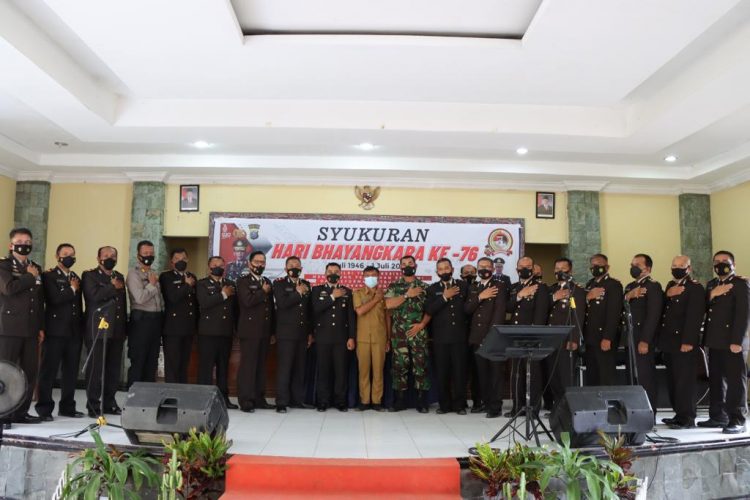 Upacara HUT Bhayangkara Polres Toba  secara virtual