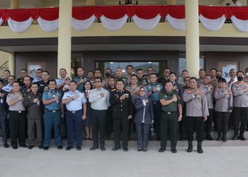 Foto bersama jajaran Polda Sulawesi Utara dengan peserta Studi Strategis Dalam Negeri (SSDN) Program Pendidikan Reguler Angkatan (PPRA) LXIV Tahun 2022 Lemhannas RI
