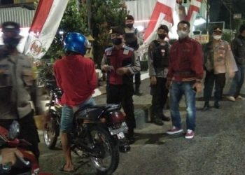 Kegiatan penyekatan dalam rangka antisipasi pergerakan komunitas perguruan silat yang akan menghadiri musik SAGITA di alun-alun Kota Madiun