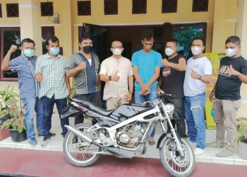 Pelaku beserta Barang Bukti yang Diamankan Unit Reskrim Polsek Siantar Martoba
