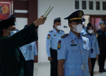 KALAPAS Kelas IIA Cilegon Sudirman Jaya memimpin Pelantikan dan Pengambilan Sumpah Jabatan Fungsional