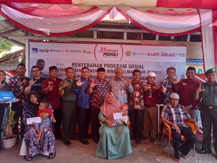 Lembaga Elmansyur Peduli menyerahkan bantuan program pemberdayaan ekonomi dan juga penyerahan biaya pendampingan pasien untuk program kesehatan