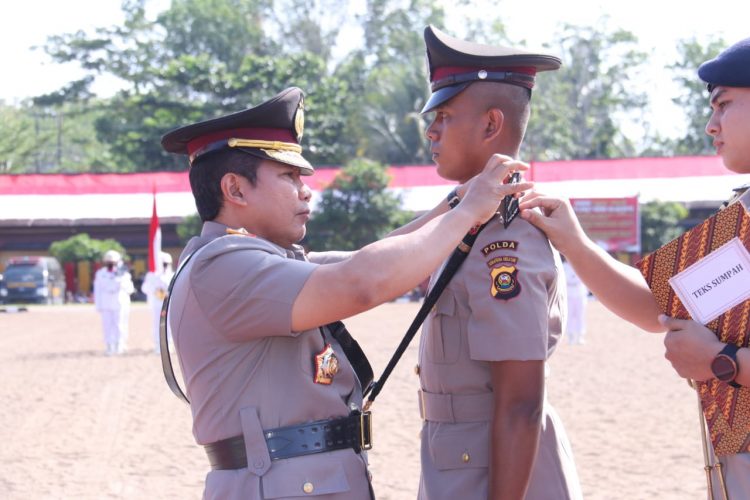 Kapolda Sumsel Pimpin Upacara Penutupan Pendidikan Pelatih dan Pengambilan Sumpah Siswa Diktuk Bintara Polri Gelombang 2022 di Lapangan Anton Sudjarwo SPN Polda Sumsel