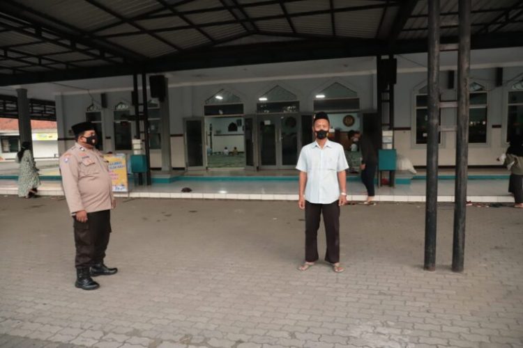 Kepolisian Resor Kediri Kota melaksanakan pengamanan Sholat Idul Adha 1443 H bertempat di sejumlah masjid dan lapangan