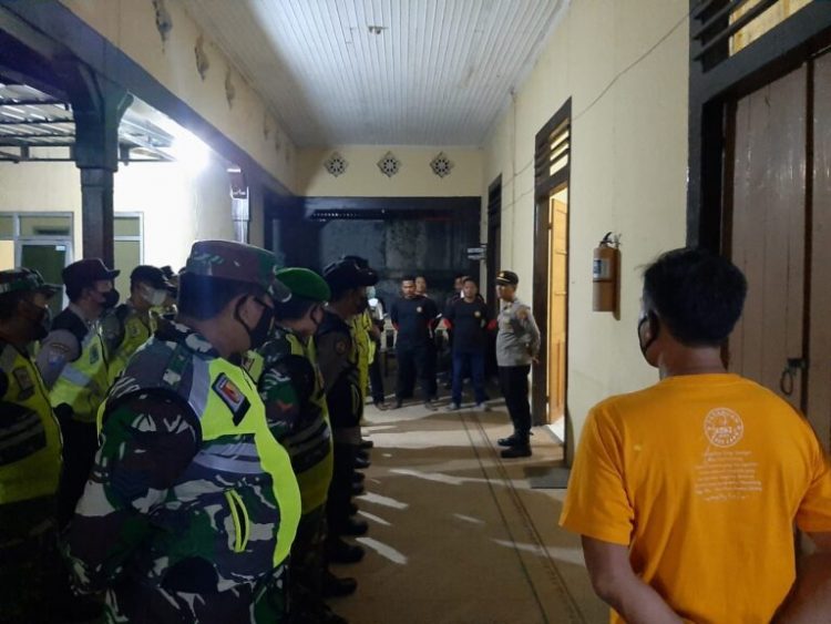 Apel persiapan pengamanan malam takbir hari raya Idul Adha 1443 H di Mapolsek Sumberrejo