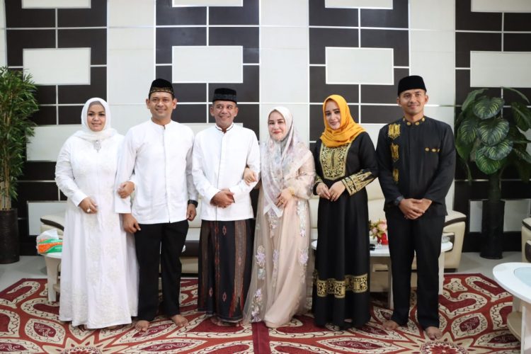 Kapolres Lhokseumawe, AKBP Henki Ismanto, SIK melakukan silaturahmi di Hari Raya Idul Adha ke kediaman Walikota Lhokseumawe, Suadi Yahya
