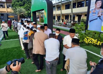 Kapolda Jabar Irjen Pol. Drs. Suntana M.Si melaksanakan Sholat Ied didampingi Wakapolda Jabar dan Pejabat Utama Polda Jabar beserta seluruh anggota