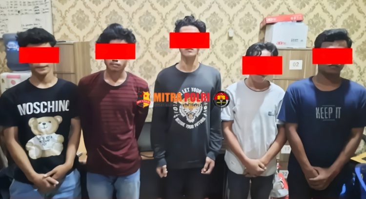 Satreskrim Polrestabes Medan dan Unit Reskrim Polsek Sunggal mengamankan delapan anggota geng motor di Jalan Ring Road dan Jalan Klambir V Pasar IV Hamparan Perak