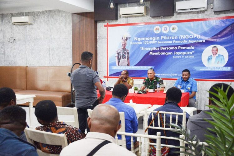 Komandan Korem 172/PWY Brigjen TNI JO Sembiring Ngomongin Pikiran (Ngopi) bersama para Tokoh Pemuda di Kabupaten Jayapura