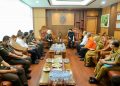 Plt. Gubernur Jawa Timur, Emil Elestianto Dardak saat melakukan pertemuan bersama Kepala Kejaksaan Tinggi Negeri Jawa Timur Mia Amiati di Kajati Jatim Surabaya