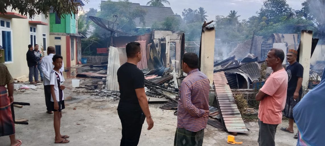 Satu unit rumah permanen milik warga desa Rayeuk Matang Kecamatan Meurah Mulia Kabupaten Aceh Utara ludes terbakar