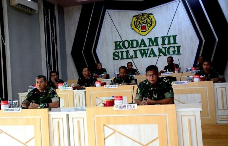 Pangdam III/Siliwangi Mayjen TNI Kunto Arief Wibowo pimpin rapat koordinasi dengan para pejabat utama Kodam III/Siliwangi