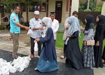 Guru MAN 2 Aceh Utara menyembeli hewan Qurban 3 ekor lembu