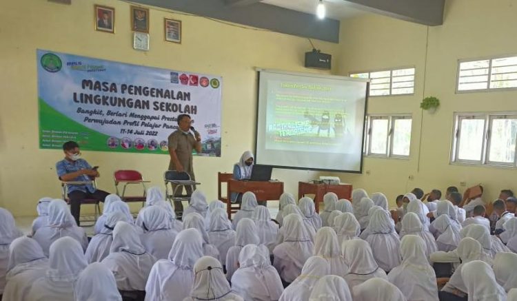Polsek Kutasari Polres Purbalingga mengisi materi kegiatan Masa Pengenalan Lingkungan Sekolah (MPLS) bagi siswa baru di SMP Negeri 1 Kutasari