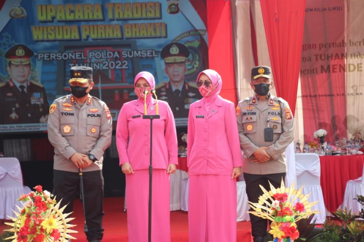 Upacara wisuda Purnabakti anggota Polri dan PNS Polri Polda Sumsel yang Dipimpin Kapolda Sumsel