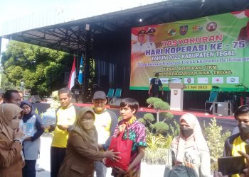 Peringatan HUT Koperasi Ke - 75 yang bertempat di Taman Rakyat Slawi Ayu