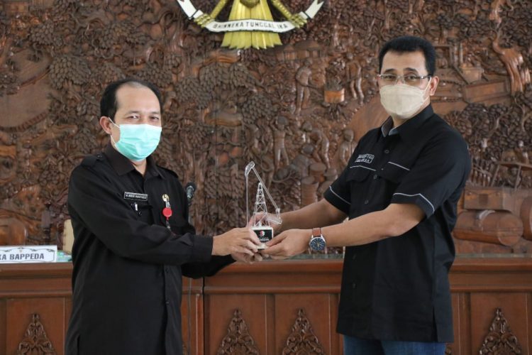 Pemkab Bojonegoro dan Unair Kabupaten Bojonegoro dipilih menjadi tempat pelaksanaan Kuliah Kerja Nyata (KKN) Belajar Bersama Masyarakat (BBM) mahasiswa Universitas Airlangga Surabaya