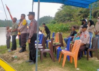 Kapolsek Kuantan Mudik Iptu Ferry M Fadillah SH bersama anggota melakukan giat pengamanan, dalam acara perhelatan pacu jalur ajang uji coba latihan bersama
