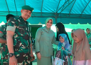 Komandan Kodim 0103/Aceh Utara Letkol Inf Hendrasari Nurhono, S.I.P., M.I.P., didampingi Ketua Persit KCK Cab. XX Dim 0103 Ny. Dina HS Nurhono melakukan kunjungan kerja sekaligus silaturahmi kepada prajurit dan Persit di wilayah Koramil 11/Sta dan Koramil 12/Tnp