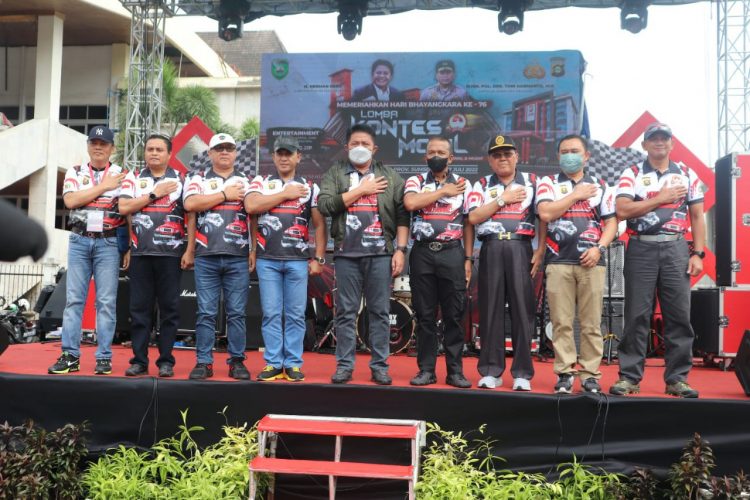 Gubernur Sumatera Selatan (Sumsel), Herman Deru secara resmi membuka pergelaran kontes mobil klasik di halaman DPRD Provinsi Sumsel