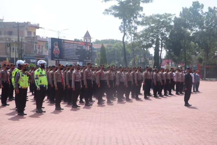 Apel pergeseran pasukan di gelar di Lapangan KS Tubun Mapolda Sumut