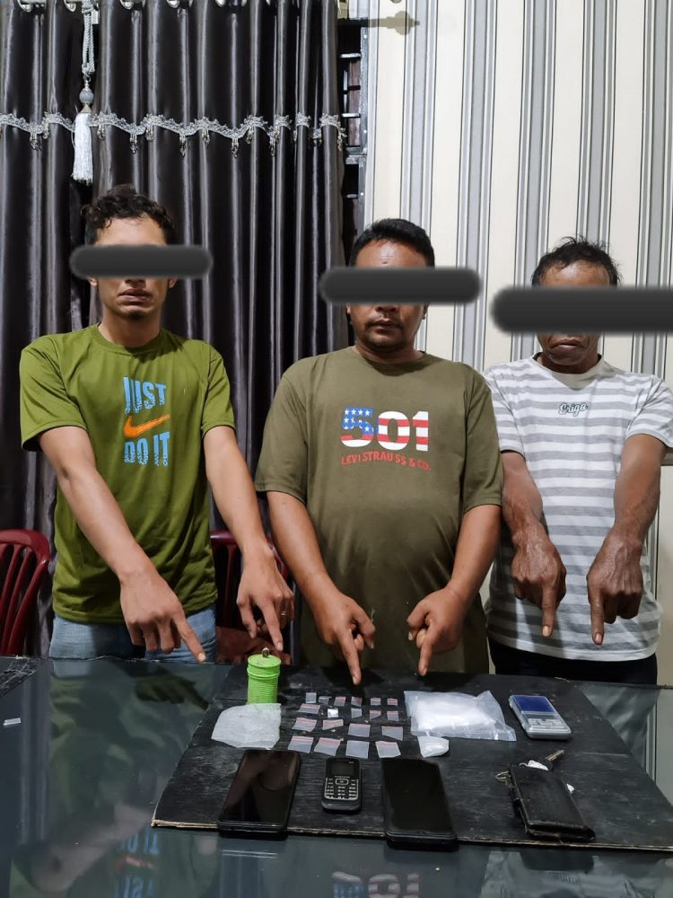 SB(45), Petani, warga Desa Batu Karang Kec. Payung Kab. Karo - RS(55), Petani, warga Desa Lau Buluh Kec. Kutabuluh Kab. Karo, dan VAK(26), Petani, warga Desa Lau Buluh Kec. Kutabuluh Kab. Karo