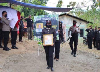 Upacara secara kedinasan Polri dipimpin Kapolres Belu, AKBP Yosep Krisbiyanto, S.I.K yang diwakili KOMPOL. I Putu Surawan, S.IP dengan Komandan Upacara, Kapolsubsektor Motaain, IPDA. I Nyoman Sukasada