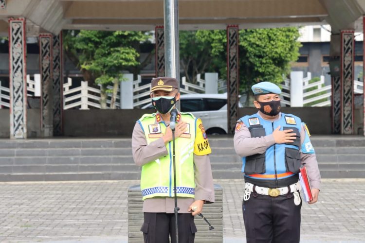 Kapolres Pematangsiantar AKBP Fernando SH S.I.K, memimpin pelaksanaan apel gabungan dalam rangka Pengamanan (Pam) Melintasnya Pejabat Negara dan Rombongan W20