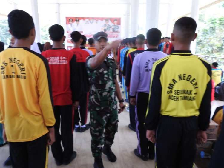 Komandan Kodim 0117/Aceh Tamiang Letkol Czi Alfian Rachmad Purnamasidi S.I.P.M.si., mengecek langsung kegiatan seleksi anggota Pasukan Pengibar Bendera (Paskibraka) Kabupaten Aceh Tamiang