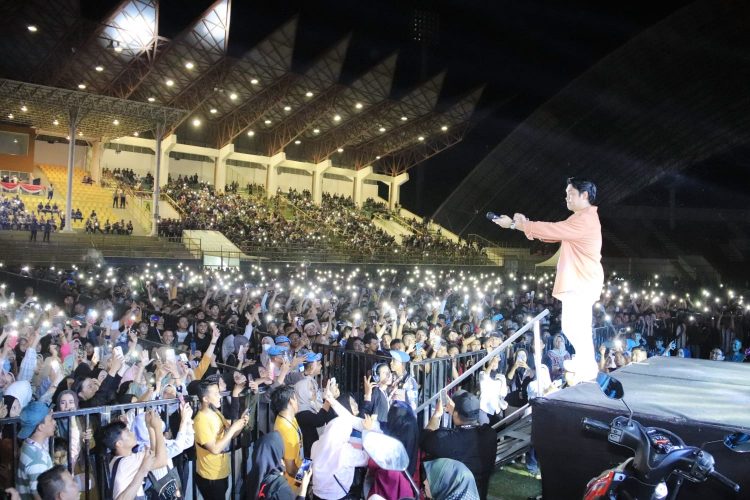 Penampilan Donnie Sibarani mantan vokalis group Ada Band di Bhayangkara Seulawah Expo 2022