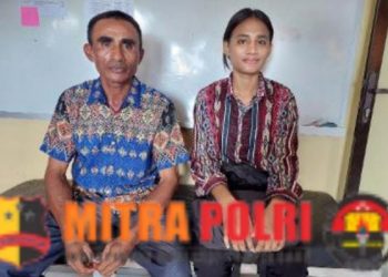 Frans Lopo (52) dan anak perempuannya bernama Valen Ayenty Lopo (18), menjadi salah satu peserta seleksi bintara Polri