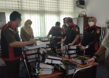 Tim dari Kejaksaan Tinggi (Kejati) Sumatera Selatan (Sumsel) bidang Tindak Pidana Khusus (Pidsus), melakukan penggeledahan kantor dinas Pertanian Tanaman Pangan dan Hortikultura Provinsi Sumsel