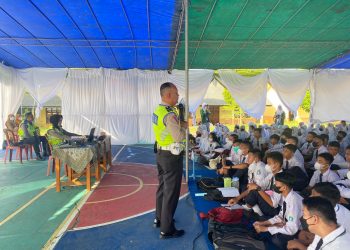 Satlantas Polres Bangka melaksanakan Kegiatan Police Goes To School dalam masa Pengenalan Lingkungan Sekolah di SMA N 1 Sungailiat