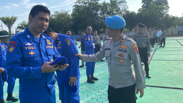 Sie Propam Polres Bangka Barat menggelar kegiatan Operasi Penegakan, Ketertiban dan Disiplin (Gaktibplin), di pintu gerbang masuk Mapolres Bangka Barat