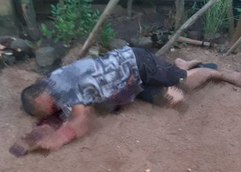 Seorang pria ditemukan tewas mengenaskan dengan luka bacok dan luka tembak ditubuhnya diduga dilakukan oleh OTK (orang tidak dikenal) pada hari Rabu (20/07) sekira pukul 08.30 WIB