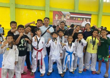 Ahmad Fadil Siregar Selaku Sekjen Inkanas Kota Pematangsiantar bersama Para Atlet