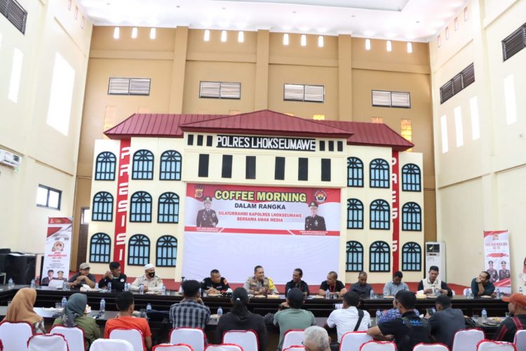 Kapolres Lhokseumawe, AKBP Henki Ismanto, SIK menggelar Coffee Morning (ngopi pagi) bersama wartawan