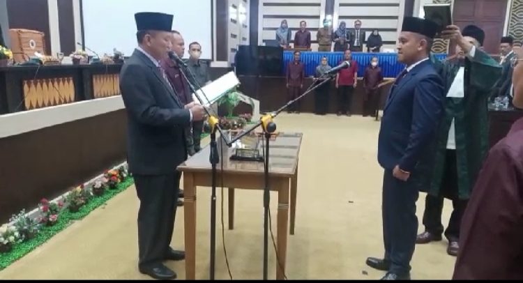 Ketua Dewan Perwakilan Rakyat Daerah (DPRD) Kabupaten Ogan Komering Ilir (OKI), Abdiyanto SH MH, secara resmi melantik Fajar Yahya sebagai Pengganti Antar Waktu (PAW) anggota DPRD OKI sisa masa jabatan 2019-2024, Selasa (19/7/2022)