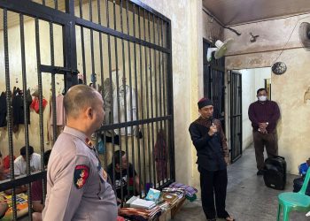 Polres Pangkalpinang melalui Satuan Tahanan dan Barang Bukti (Tahti), memberikan Bimbingan Rohani dan Mental (Binrohtal) kepada tahanan Polres Pangkalpinang berupa tausiah agama