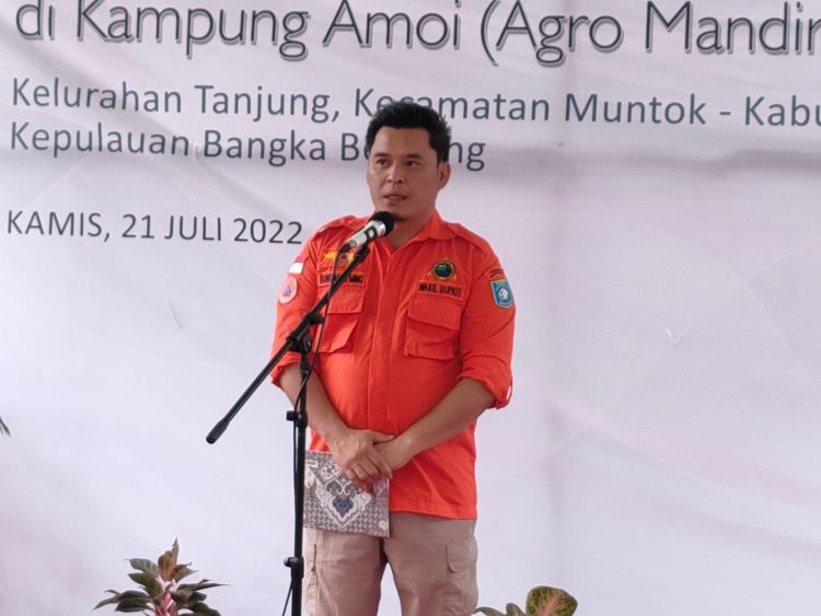 Wakil Bupati Bangka Barat Bong Ming Ming Apresiasi Saat memberikan Kata sambutan Acara Kunjungan Wakil Menteri Desa Pembangunan Daerah Tertinggal Dan Transmigrasi Budi Arie Setiadi