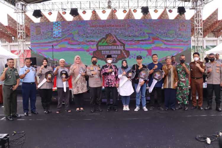 Penutupan Bhayangkara Seulawah Expo 2022 yang dilakukan oleh Irwasda Polda Aceh Kombes Pol Kalingga Rendra Raharja, di Stadion Harapan Bangsa, Lhong Raya