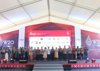 Kapolda Sumut Irjen Pol Drs. R. Z. Panca Putra Simanjuntak M.Si yang diwakili oleh Karo Ops Polda Sumut Drs. Desman Sujana Tarigan menghadiri Acara Penutupan W20 Summit 2022 di Hotel Niagara Parapat