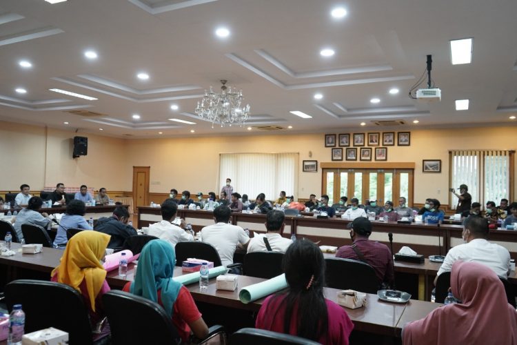 Ratusan masyarakat Siantar-Simalungun yang tergabung dalam Aliansi Masyarakat Siantar Simalungun Peduli Investasi Negara (Lintas Utara) menyampaikan aspirasinya pada hari Jum’at tanggal 22 Juli 2022 di PTPN III (Persero) Kantor Operasional Medan