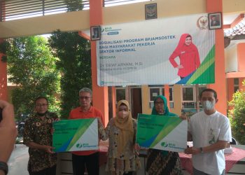 Sosialisasi anggota DPR RI dari FPDIP DR. Hj. Dewi Aryani, M.Si