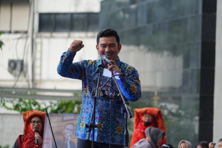 Kadisbudpar Aceh, Almuniza Kamal saat membacakan pidato PJ Gubernur Aceh, Achmad Marzuki di Gedung Perpustakaan Nasional RI, Jakarta Pusat, Sabtu, 23 Juli 2022. (Foto: Disbudpar Aceh)