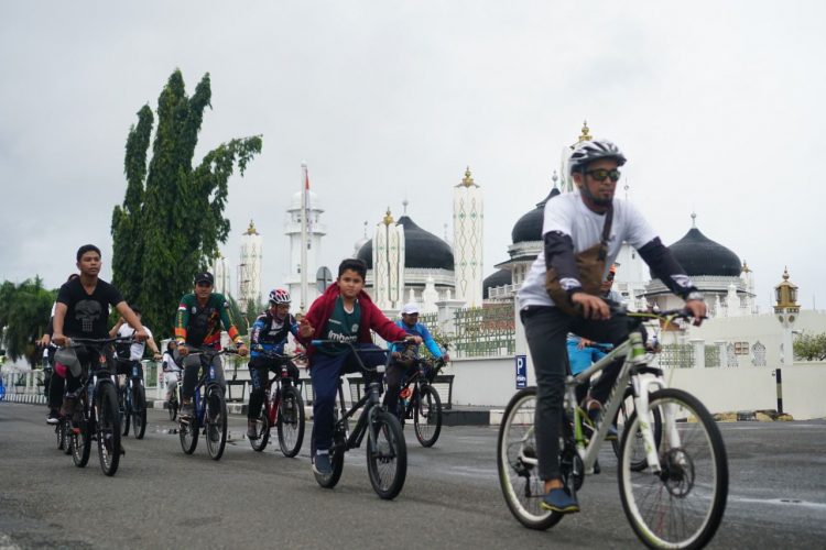 600-an pesepeda mengikuti fun bike bertema “Historical Heritage” yang diselenggarakan Dinas Kebudayaan dan Pariwisata (Disbudpar) Aceh